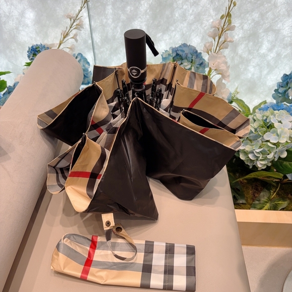 BURBERRY - Picture 3 of 6